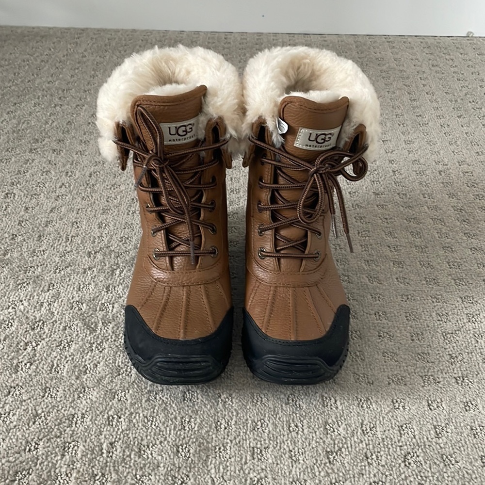 Like New UGG Adirondack III Waterproof Cold Weather Boots